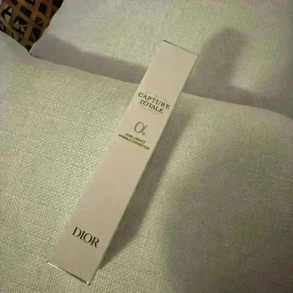 Dior Hyalushot Wrinkle Corrector - Picture 2 of 3